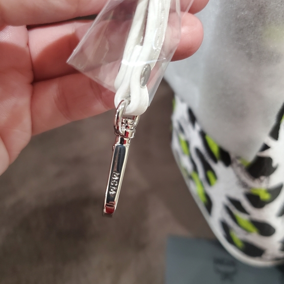 MCM White Leopard Visetos Leather shopper WITH POUCH - Picture 12 of 16